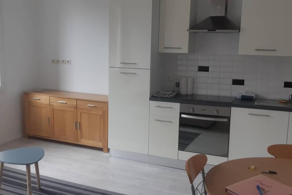 Elbeuf etg1 droite Sweet Home Netflix wifi - Appartement D'Une Chambre