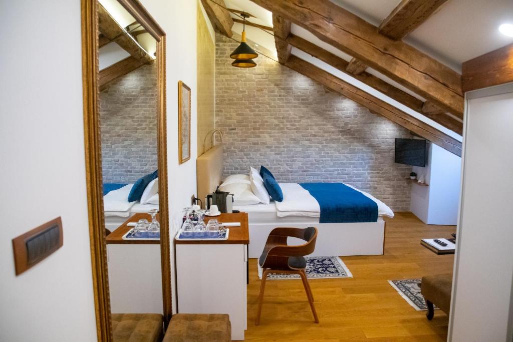 Oblivion Luxury Rooms - Deluxe King Room