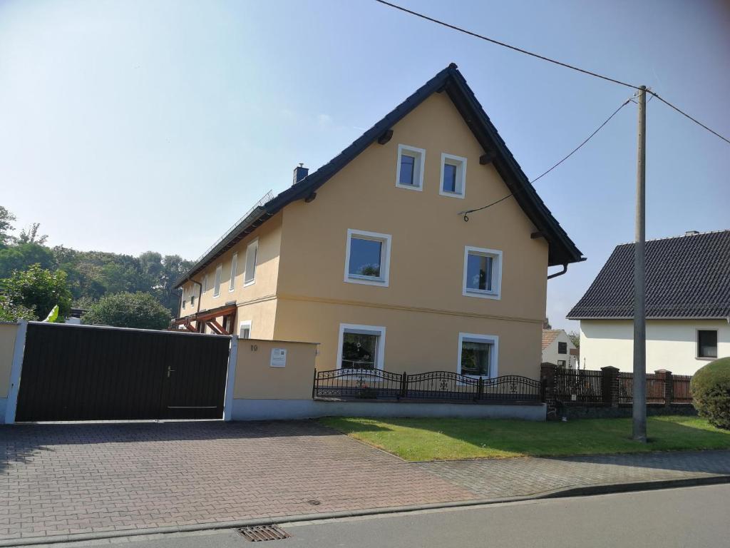 Pension Schlossblick Thallwitz - Housity
