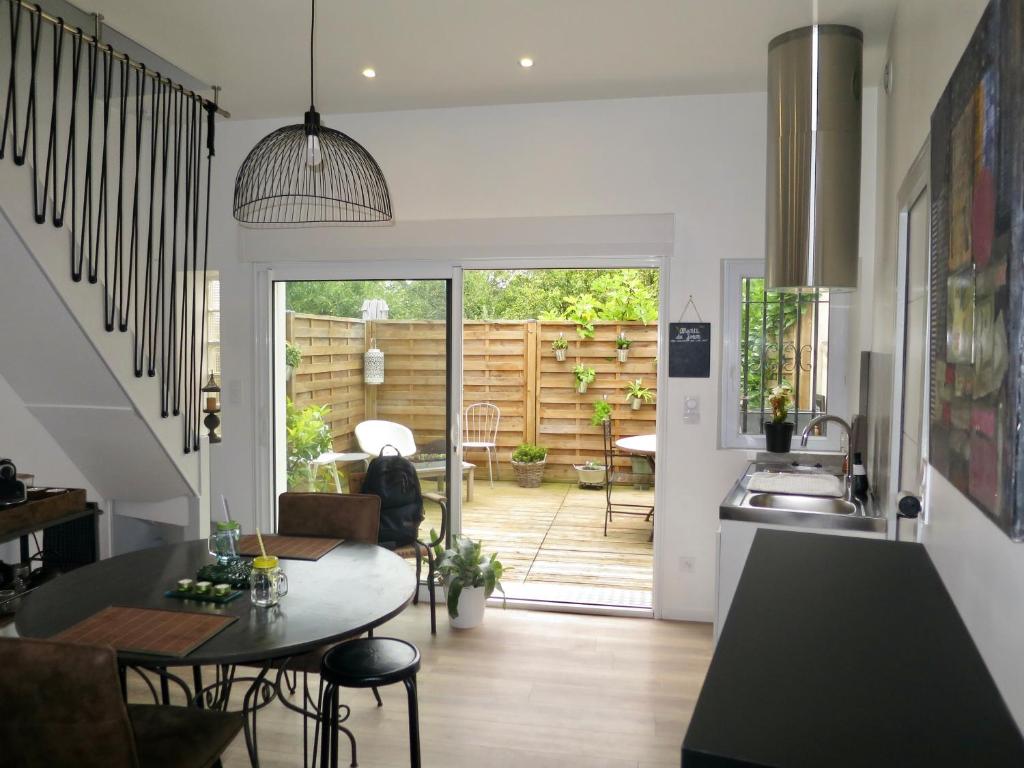 Duplex contemporain terrasse extérieure parking - Housity