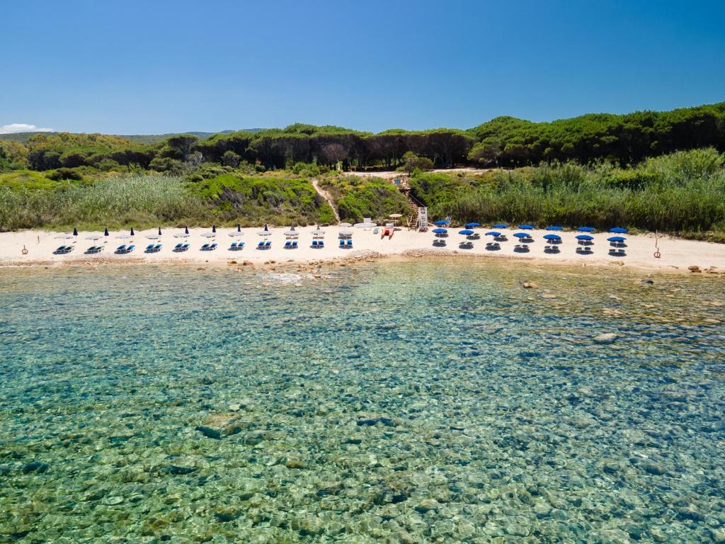Amareclub Red Sun Village a Isola Rossa - Hotel 4 Stelle