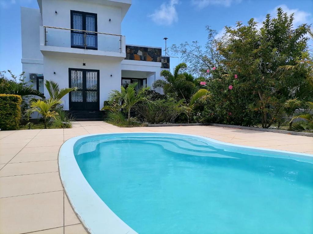 3 bedrooms villa at Calodyne 500 m away from the beach with private pool garden and wifi