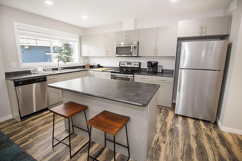 Gorgeous 4 Bedroom Townhouse in South Winnipeg - Housity