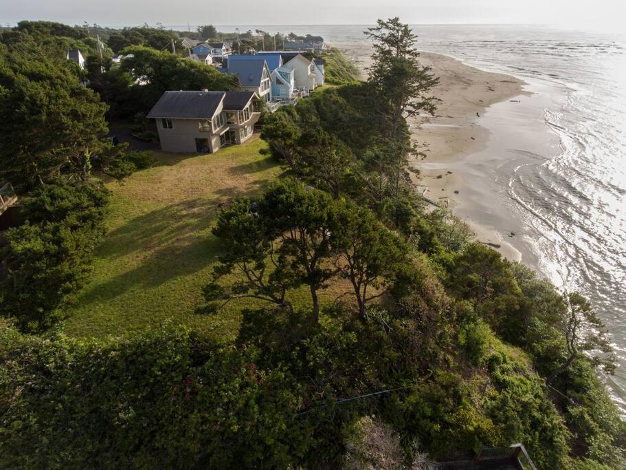 Panoramic Promontory: Bay View Beach House - Housity