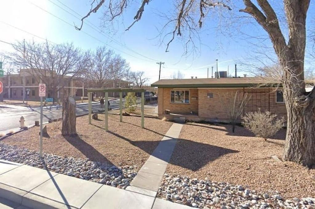 Warm and Welcoming 2BR close to UNM North Campus - Hizvo