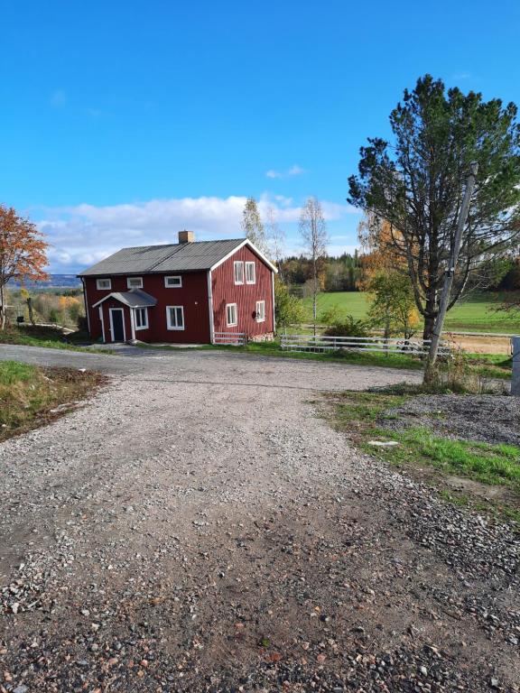 Trevlig Gård nära stad o vildmark. - Housity