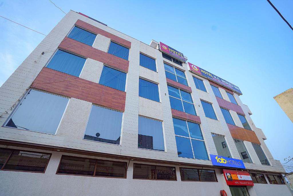 FabHotel HC Mohali Inn - Housity