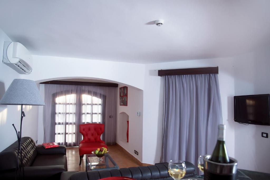 Sanafir Hotel - El Pacha Suites Sharm - Adults Only - 2 - جناحان في غرفة المدفع