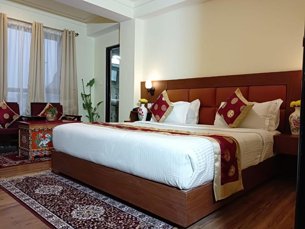 Hotel Zingkham Residency - Housity