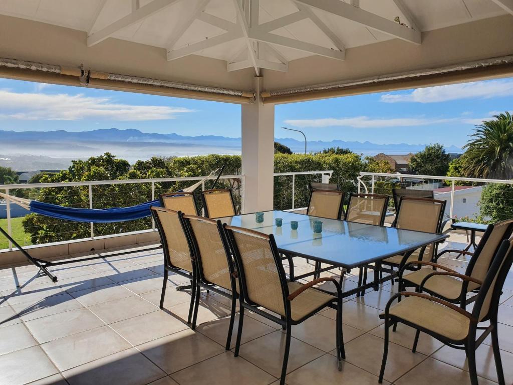 Lovely 2 bedroom rental unit with exquisite views - Image 11