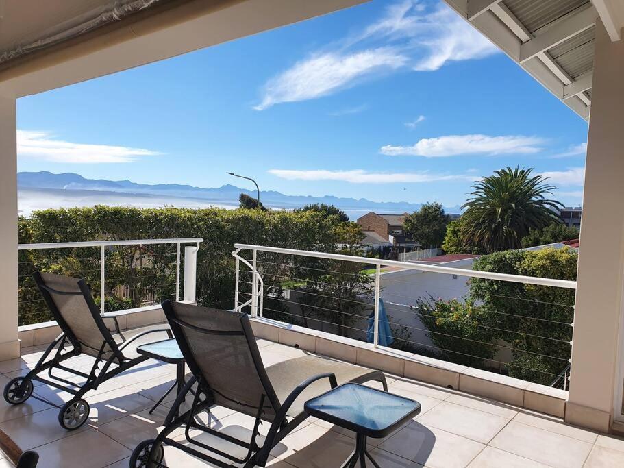 Lovely 2 bedroom rental unit with exquisite views - Image 6