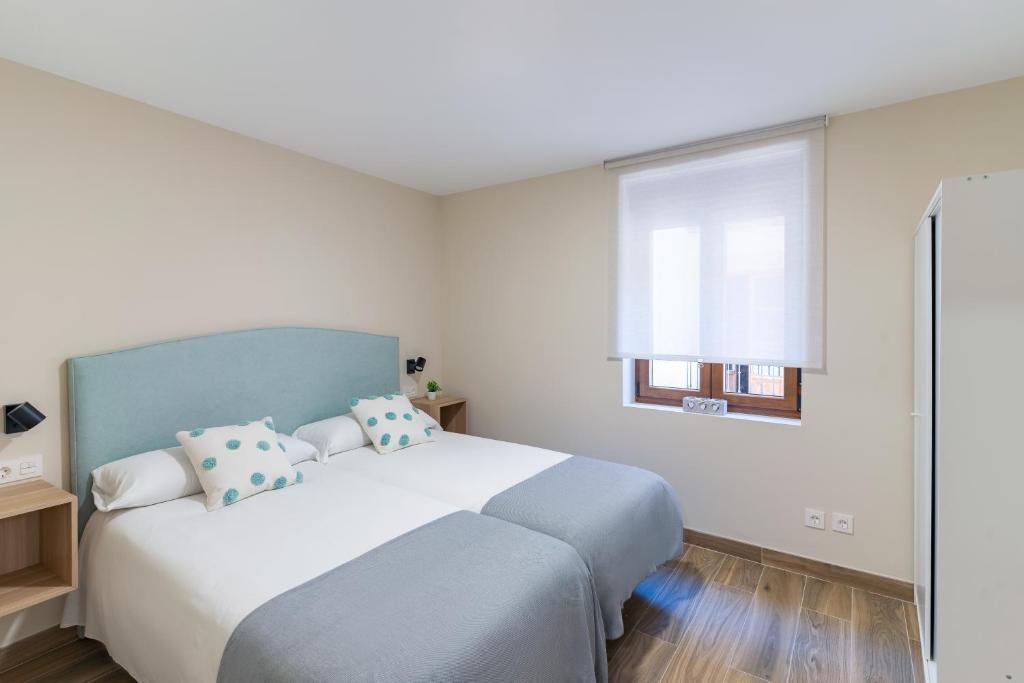 Housing León Azabachería 1A, 1B, 2A, 2B - Appartement À Deux Chambres