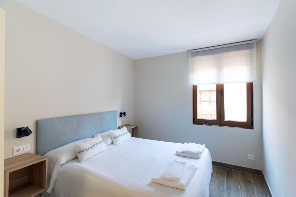 Housing León Azabachería 1A, 1B, 2A, 2B - Appartement À Deux Chambres