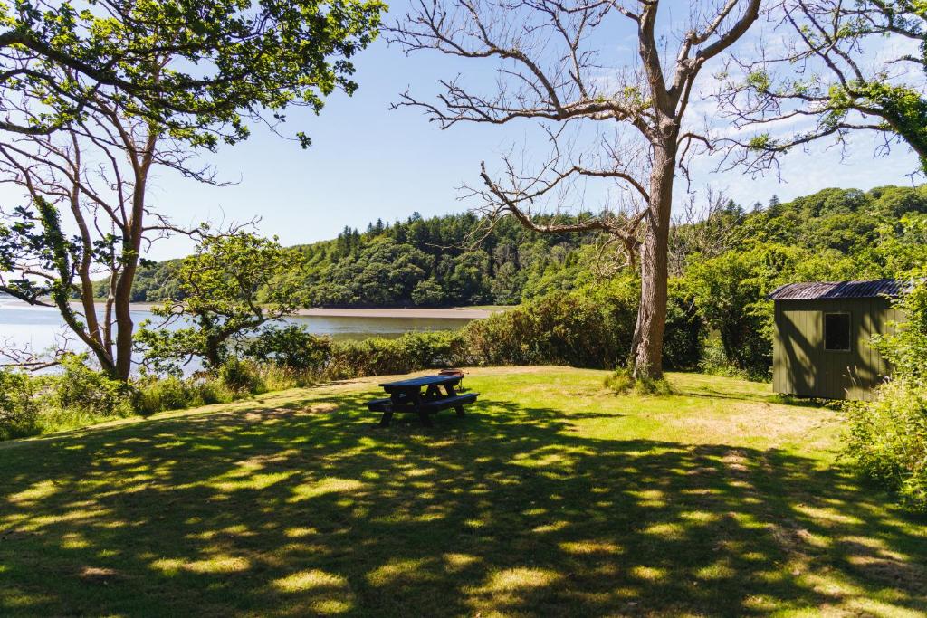 Broomhill Stables - Housity
