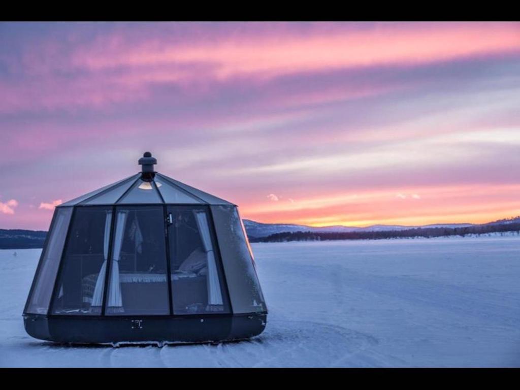 Junior Suite lake view - luxury getaway for 2 - nature experience in Sweden - Housity