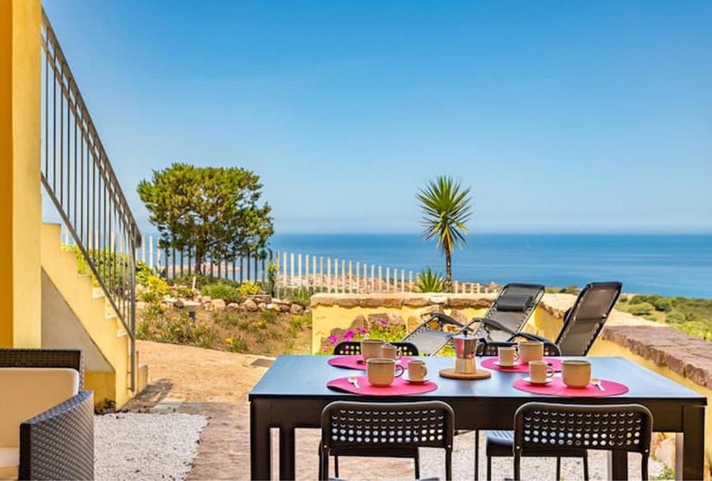 Happy House a Isola Rossa - Appartamento con vista mare