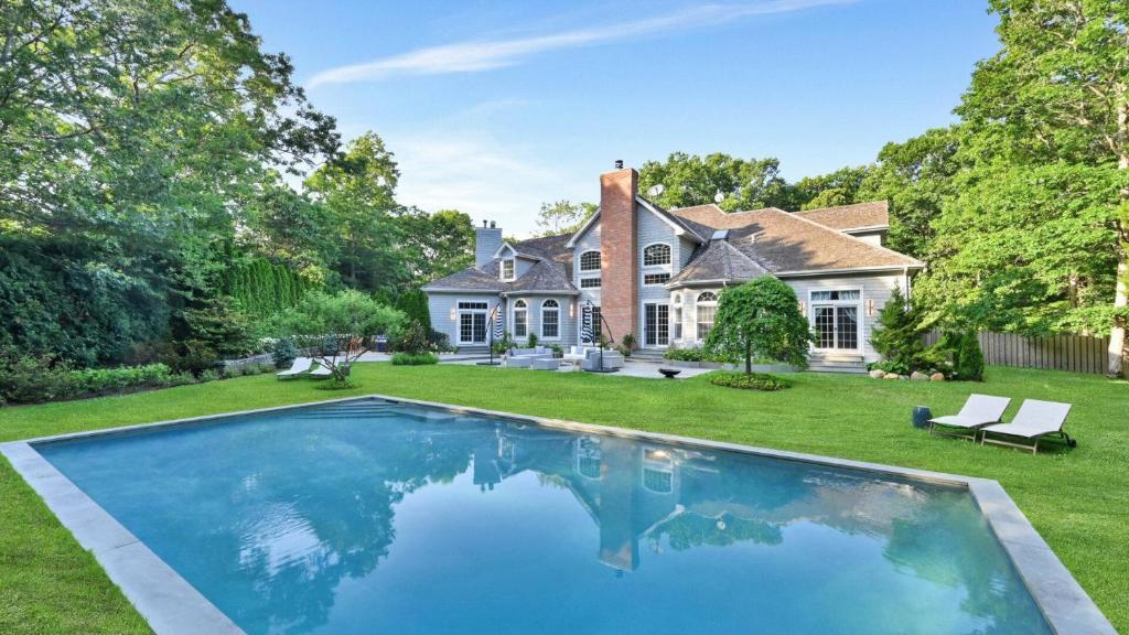 Sammys Beach Stately Retreat