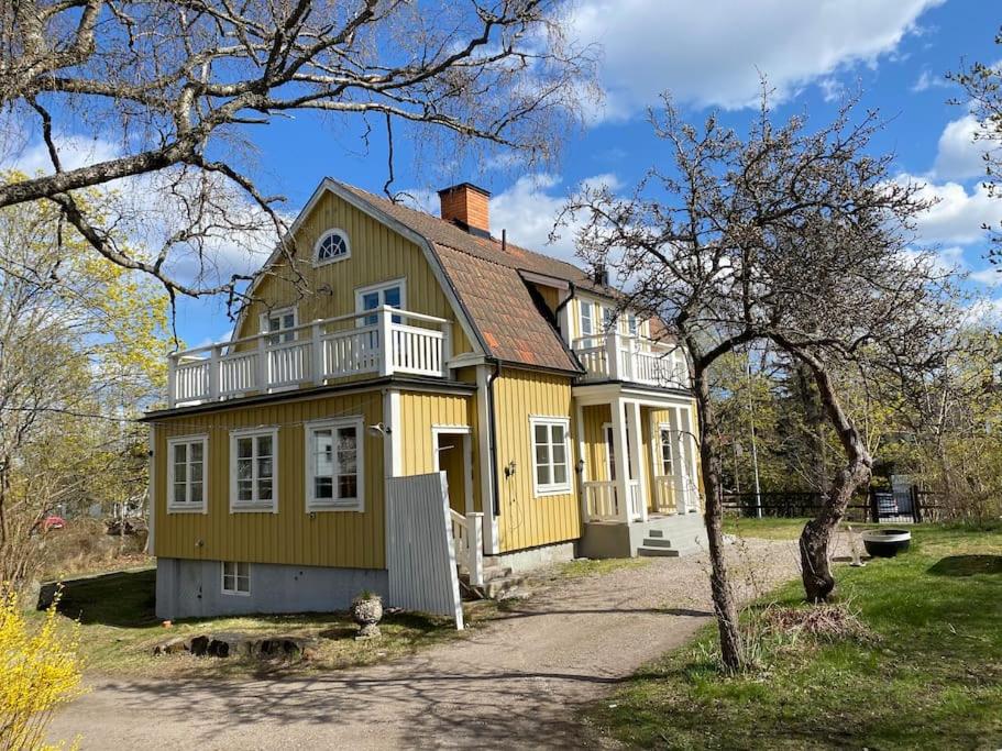 Central villa with bus stop outside the house