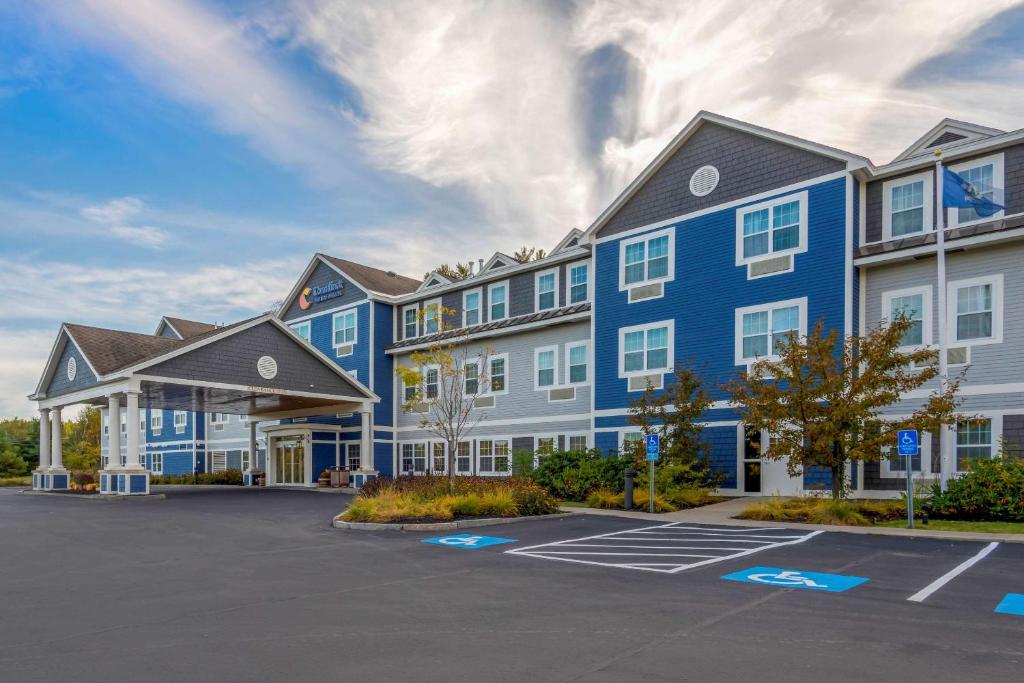 Comfort Inn & Suites - Housity