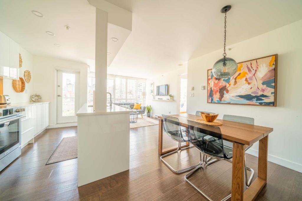 Sunset Beach Walk 2BD+2BA+1PRK Yaletown - Appartement Met 2 Slaapkamers