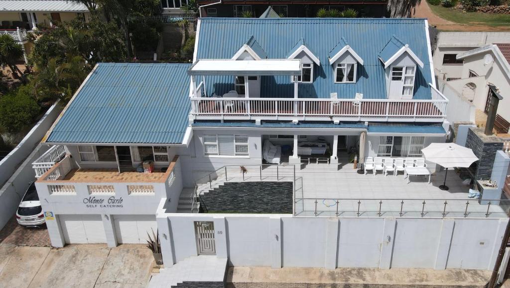 Monte Carlo Self-Catering