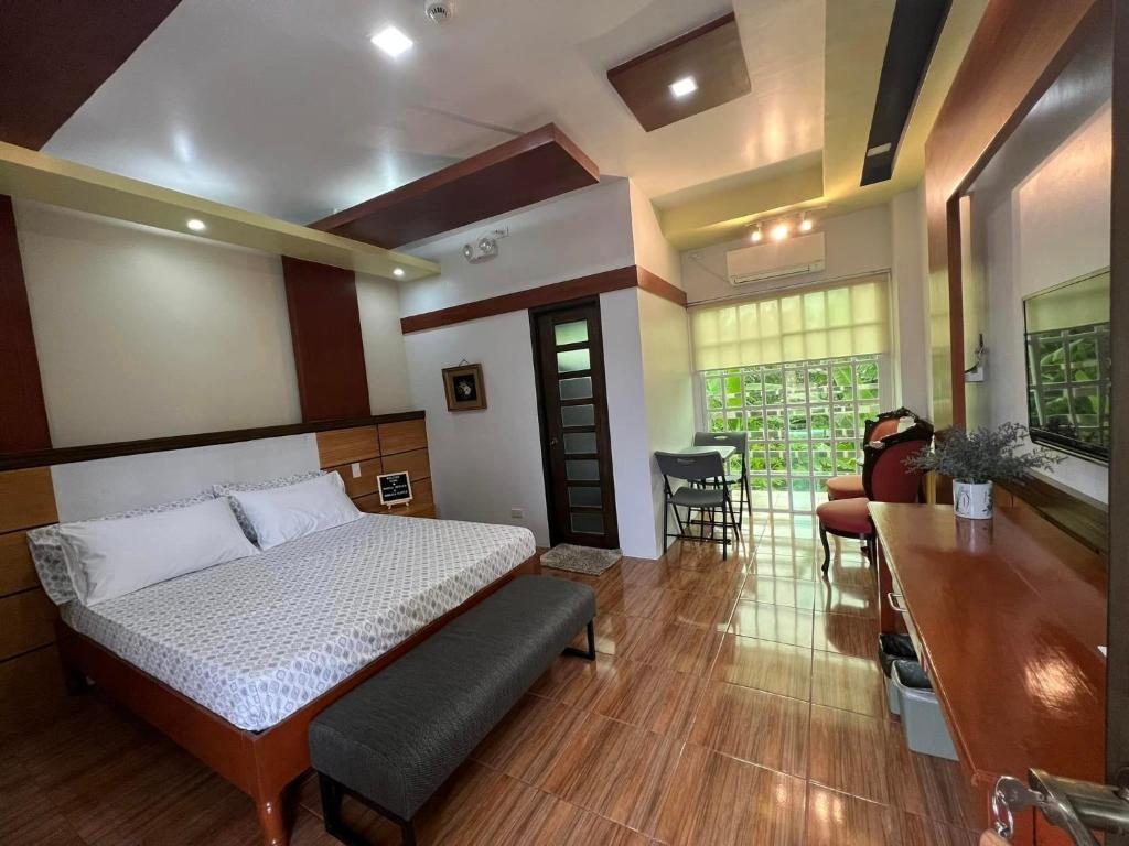 Ohana Hometel - Double Room With Balcony