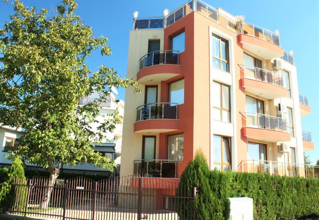 Fantasy Apartments Saint Constantine and Helena Resort - Housity