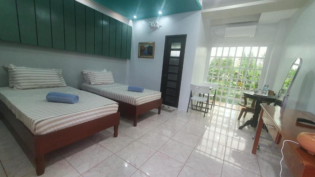 Ohana Hometel - Twin Room With Balcony