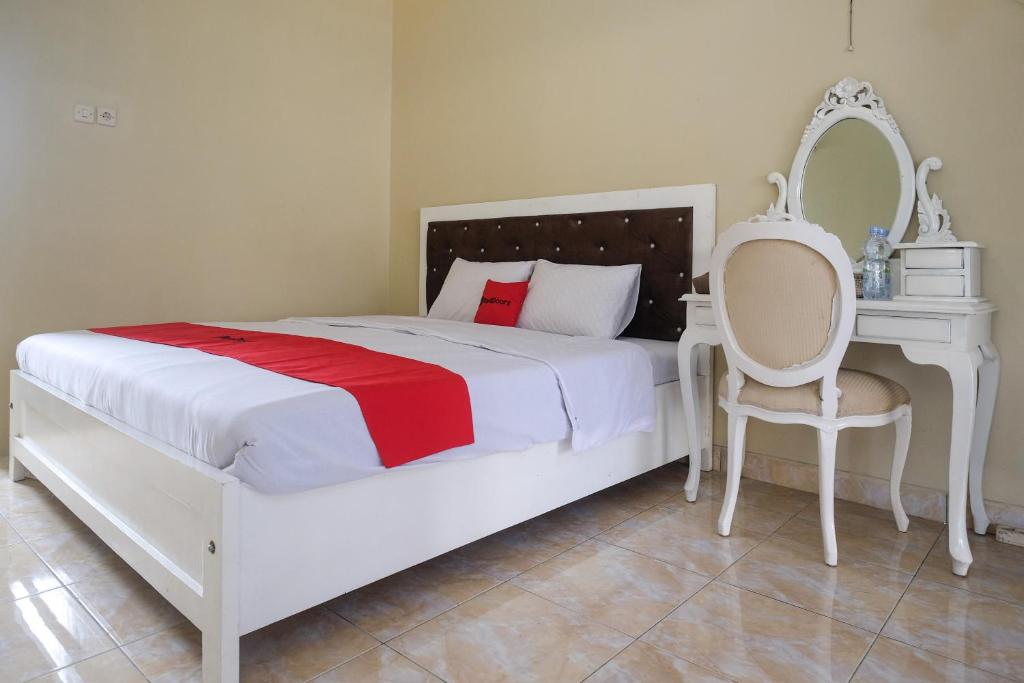 RedDoorz Syariah near Alun Alun Wonosobo 3 - Housity