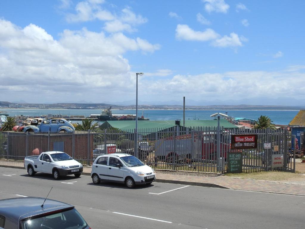 Above The Harbour solar-powered accommodation - Image 10