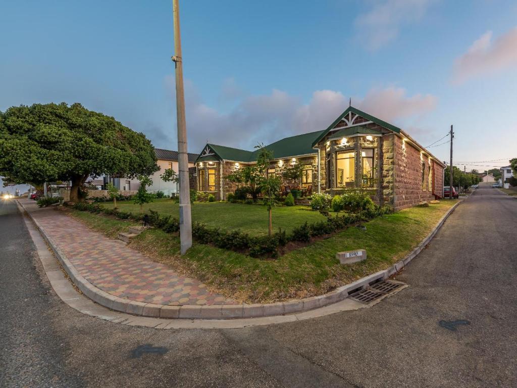 Lilla-Bett Self Catering Accommodation Mossel Bay - Image 6