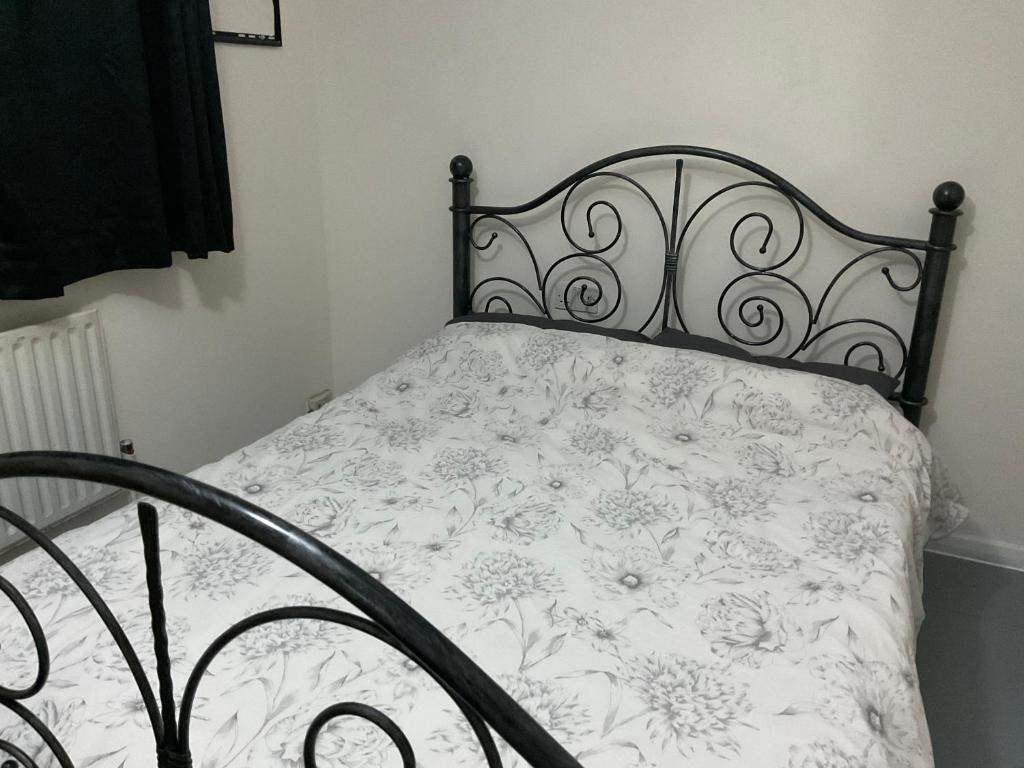 Comfy Double Room In Our Shared House