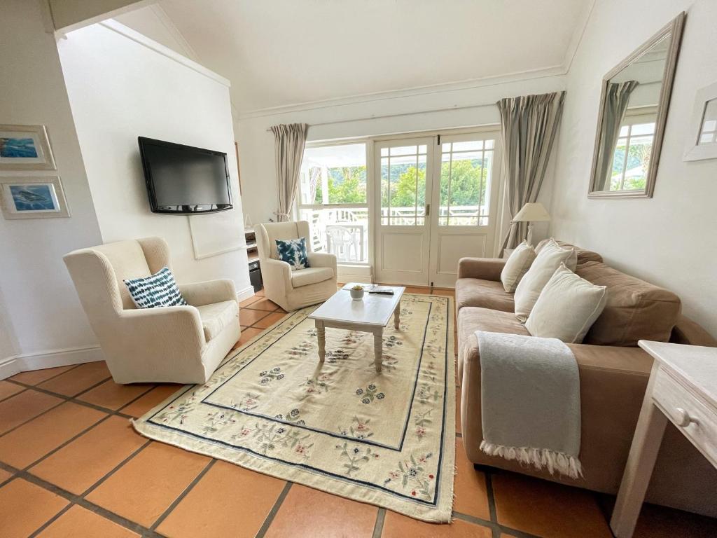 The River Club Loft - 6 sleeper, Swimming Pool, 2 min to Robberg Beach - Image 9