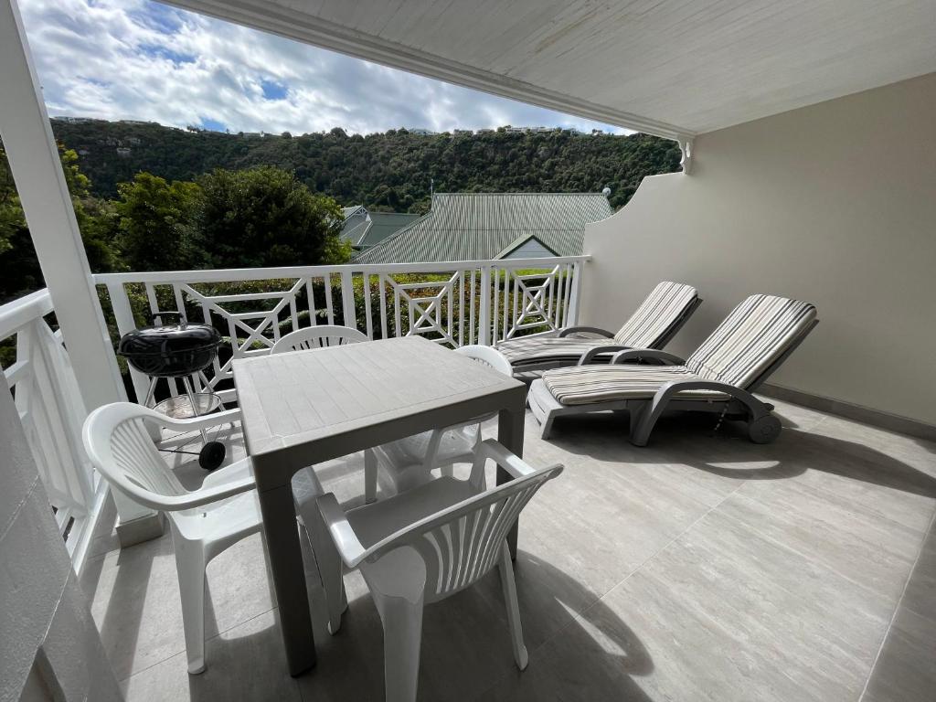 The River Club Loft - 6 sleeper, Swimming Pool, 2 min to Robberg Beach - Image 24