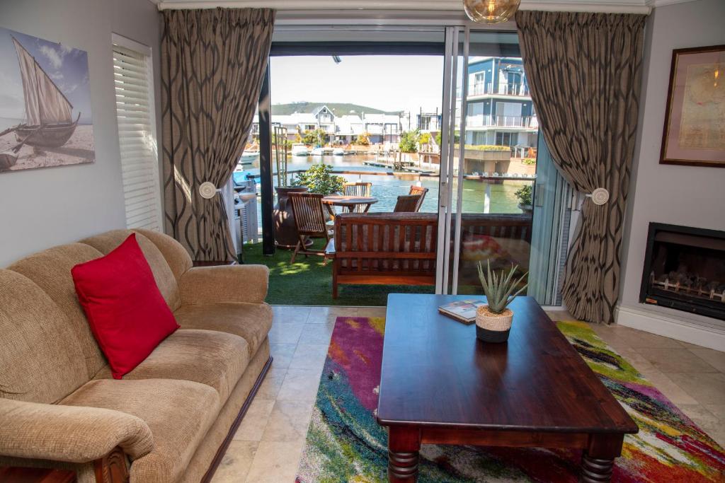 WATERFRONT 2 Bed Home with mooring at Knysna Quays - Image 16