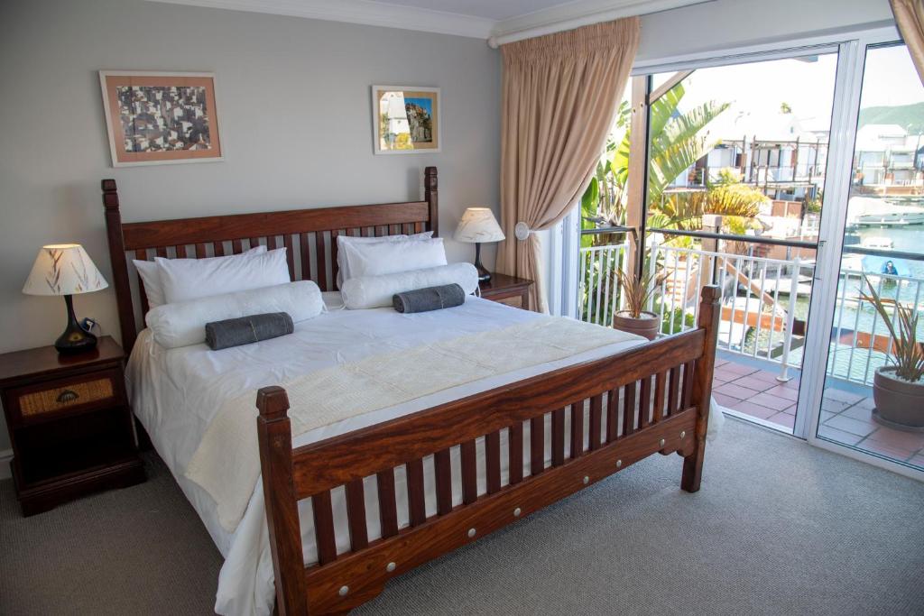 WATERFRONT 2 Bed Home with mooring at Knysna Quays - Image 7