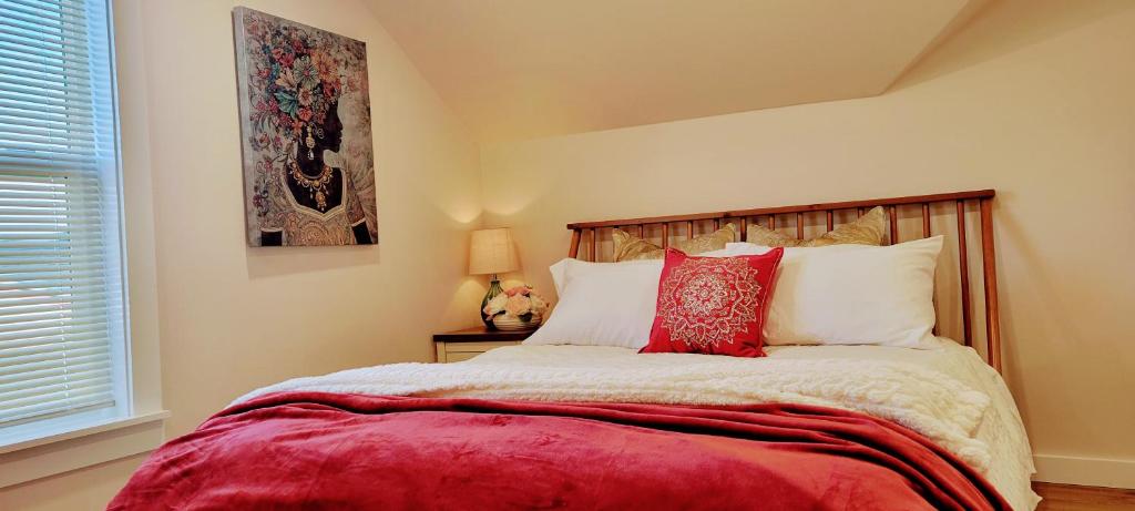 Surprisinglystylishstays - Housity