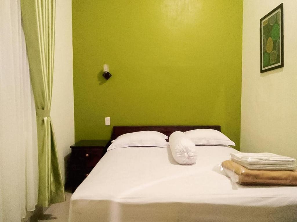 RedDoorz near Pantai Pandan Sibolga 2 - Housity