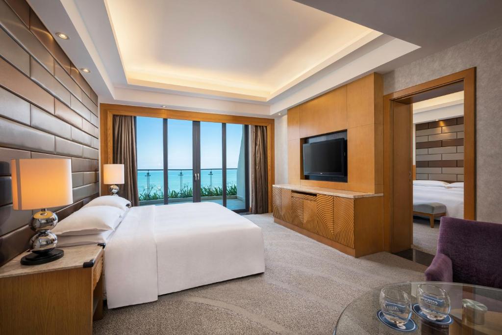 Four Points by Sheraton Hainan, Sanya - Volle Ocean View Family Suite Mit Zwei Kingsize-Bett