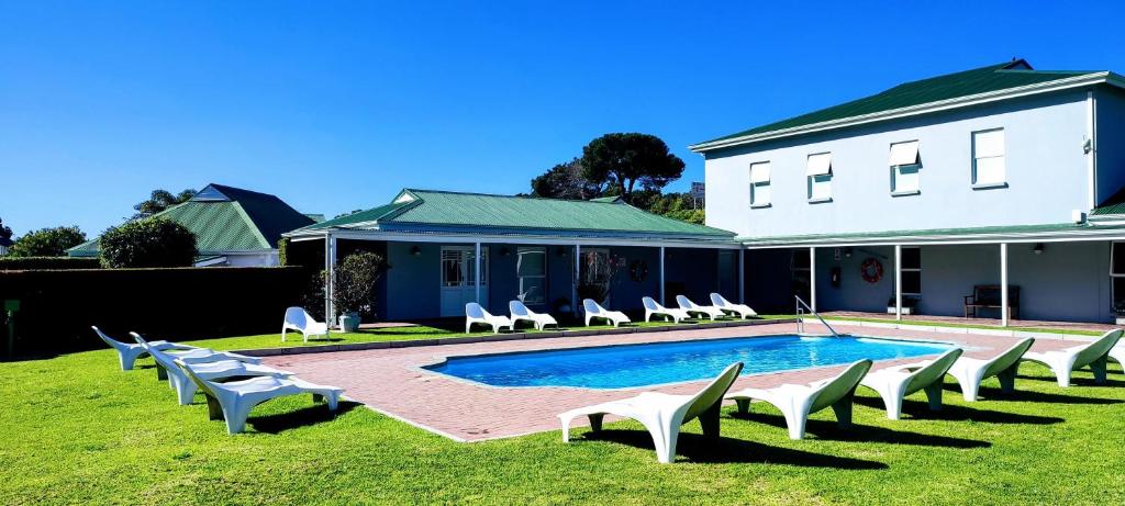 The River Club Loft - 6 sleeper, Swimming Pool, 2 min to Robberg Beach - Image 10