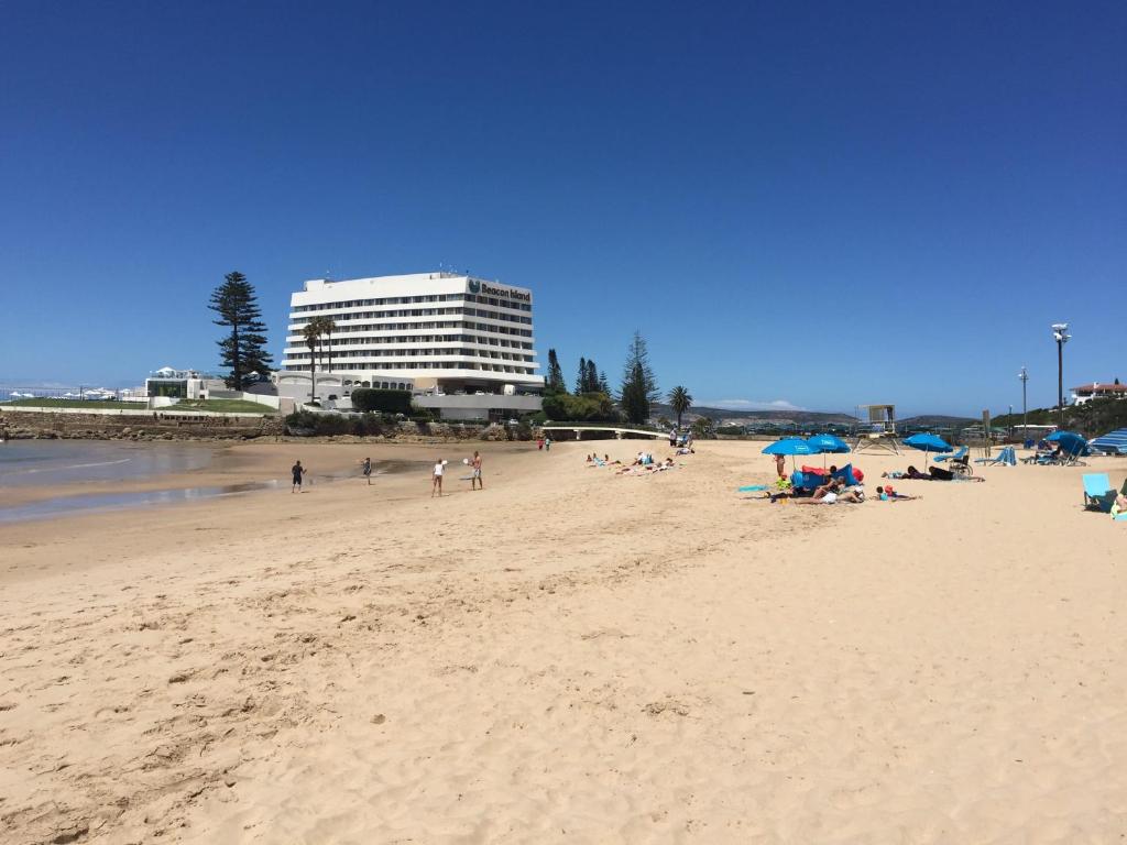 The River Club Loft - 6 sleeper, Swimming Pool, 2 min to Robberg Beach - Image 25