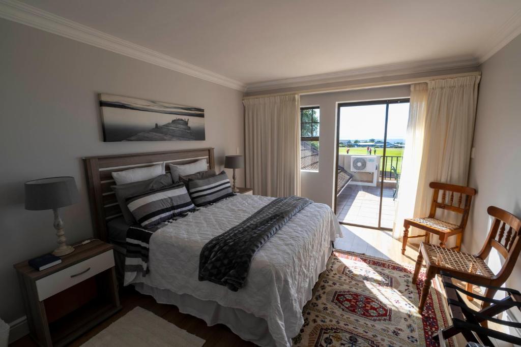 Fairways Apartment Mossel Bay Golf Estate - Image 7