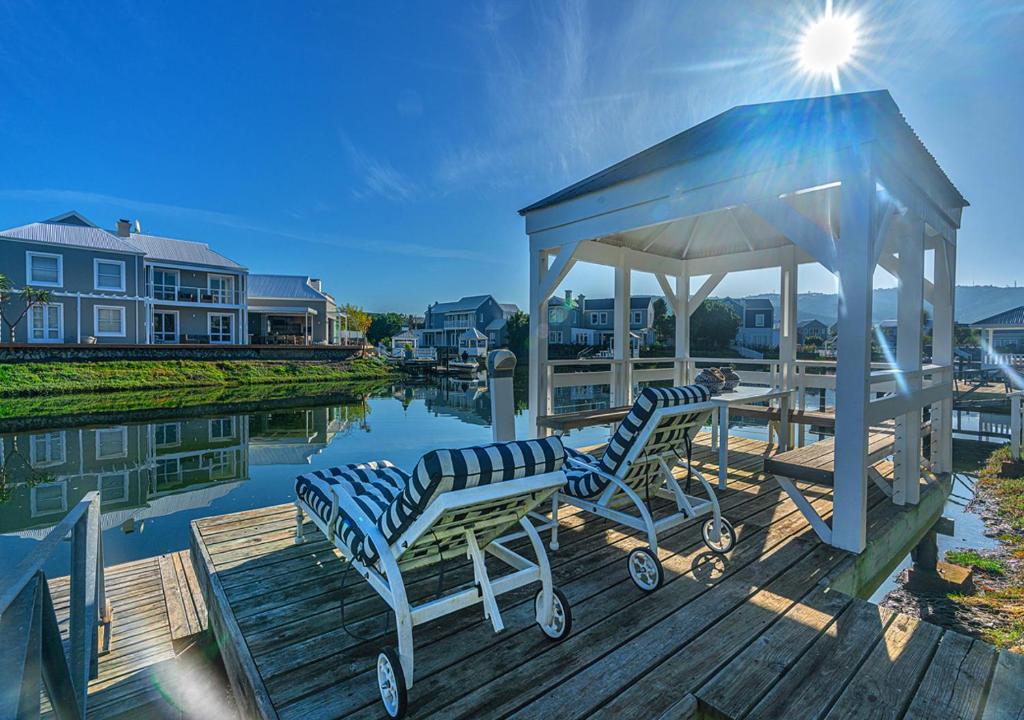 Canal Waterside Lifestyle on Thesen Islands - Image 13