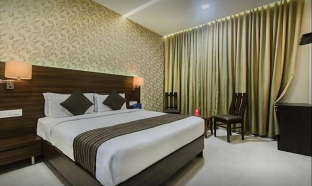 FabHotel Solitaire Residency