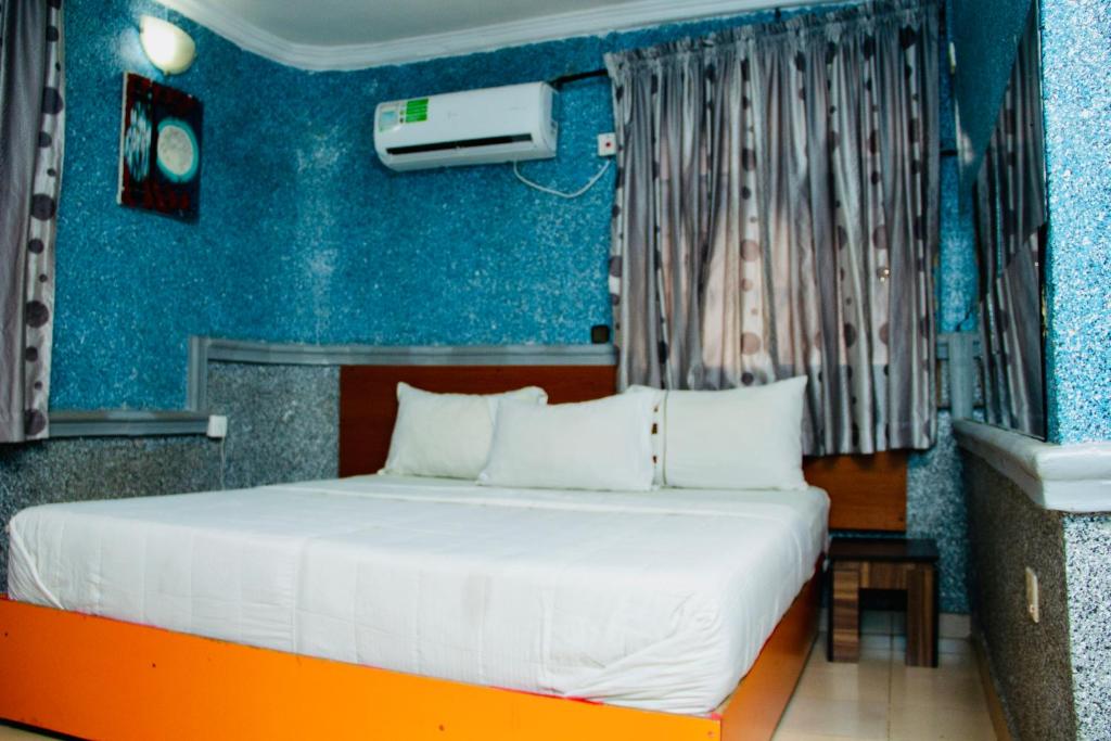 Double One Suites & Lodge - Housity
