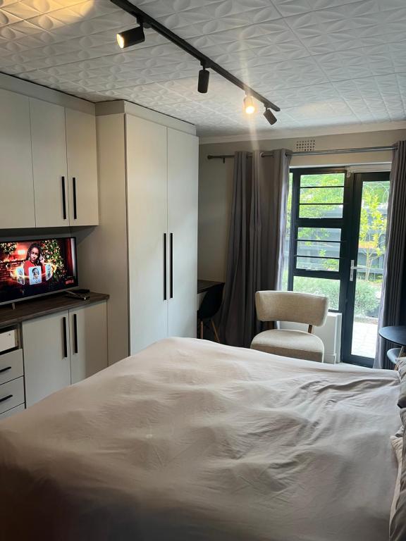 28 on Symonds luxstudio 6