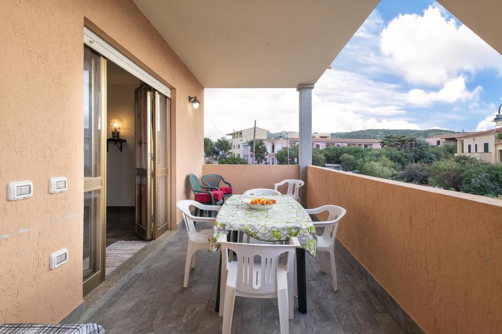 Veranda Vista Mare a Isola Rossa - Ampio Appartamento