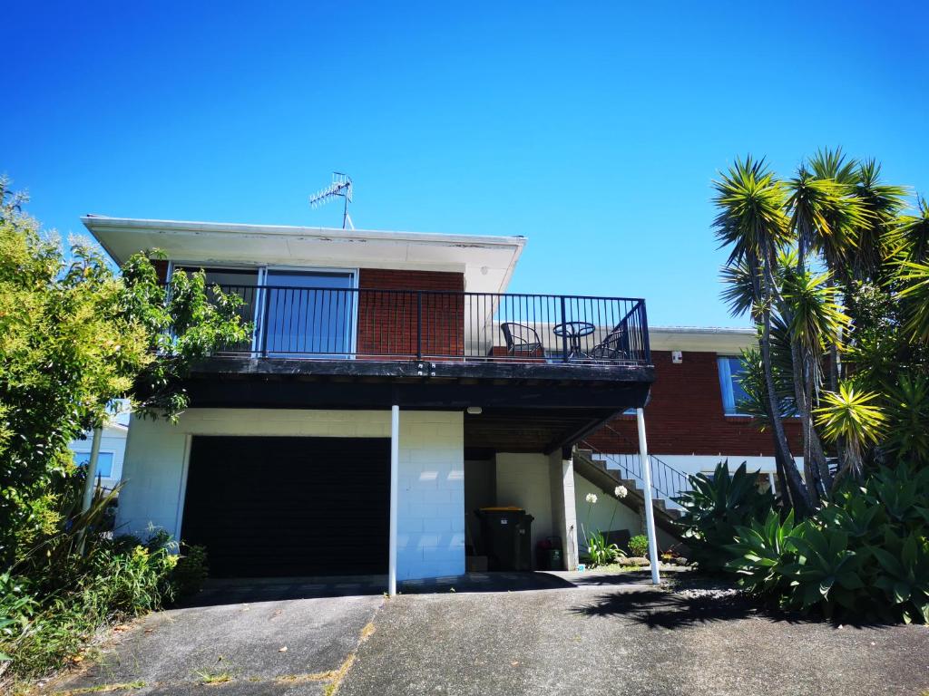 Sunshine hillcrest home - Housity