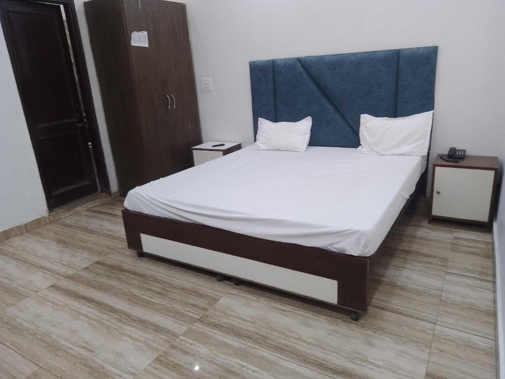 OYO The MM Crown Hotel - Housity