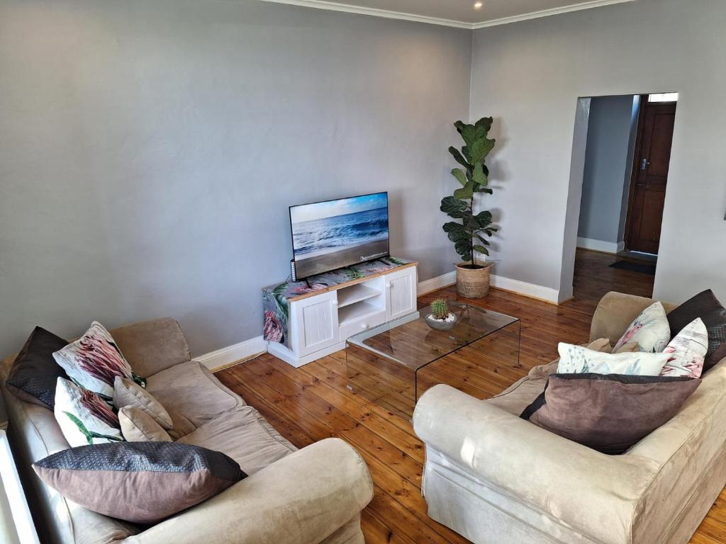 Lilla-Bett Self Catering Accommodation Mossel Bay - Image 24